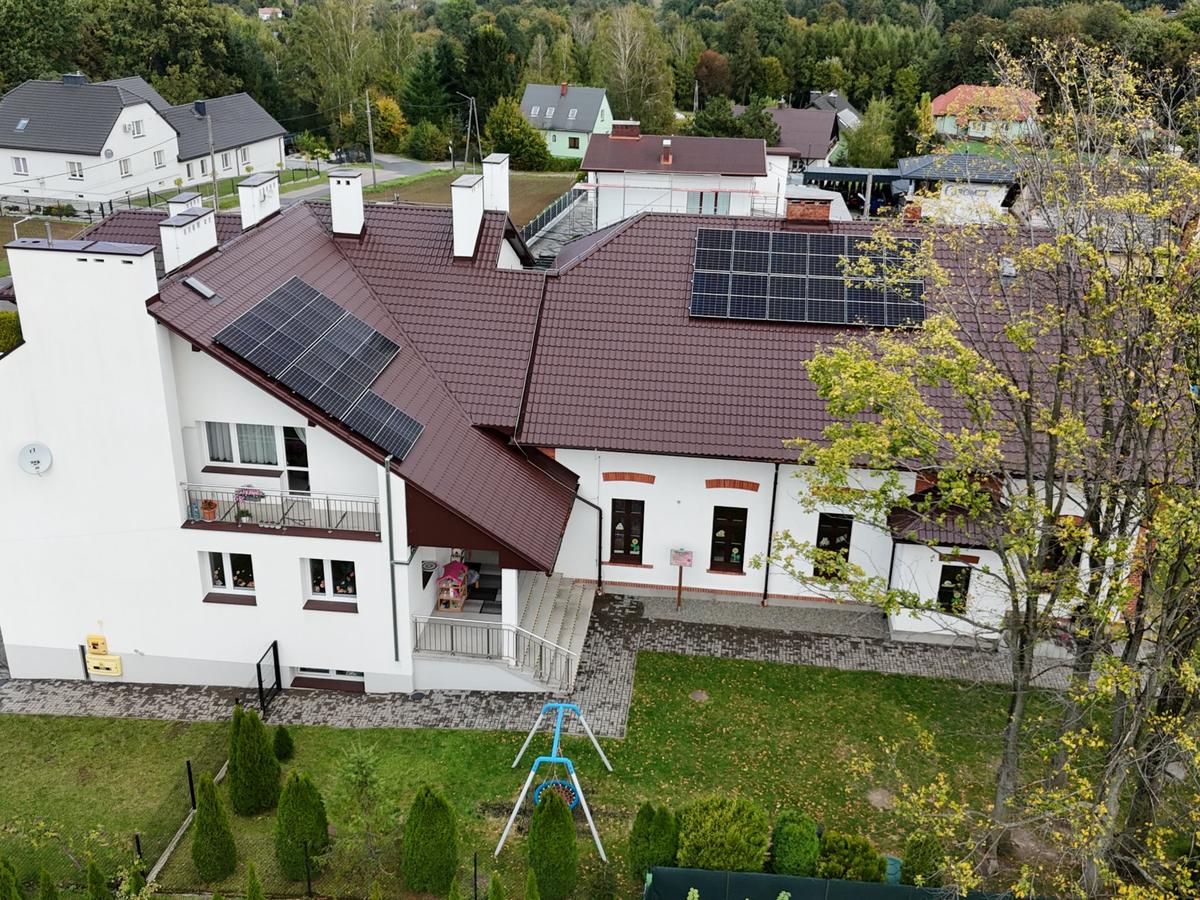 Instalacja fotowoltaiczna o mocy 11,04 kWp na potrzeby budynku Przedszkola Publicznego w Janowicach